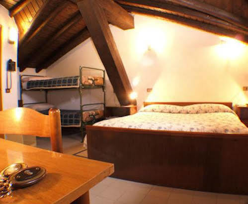 Hotel Rondanino Lanzo dʼIntelvi Exteriör bild
